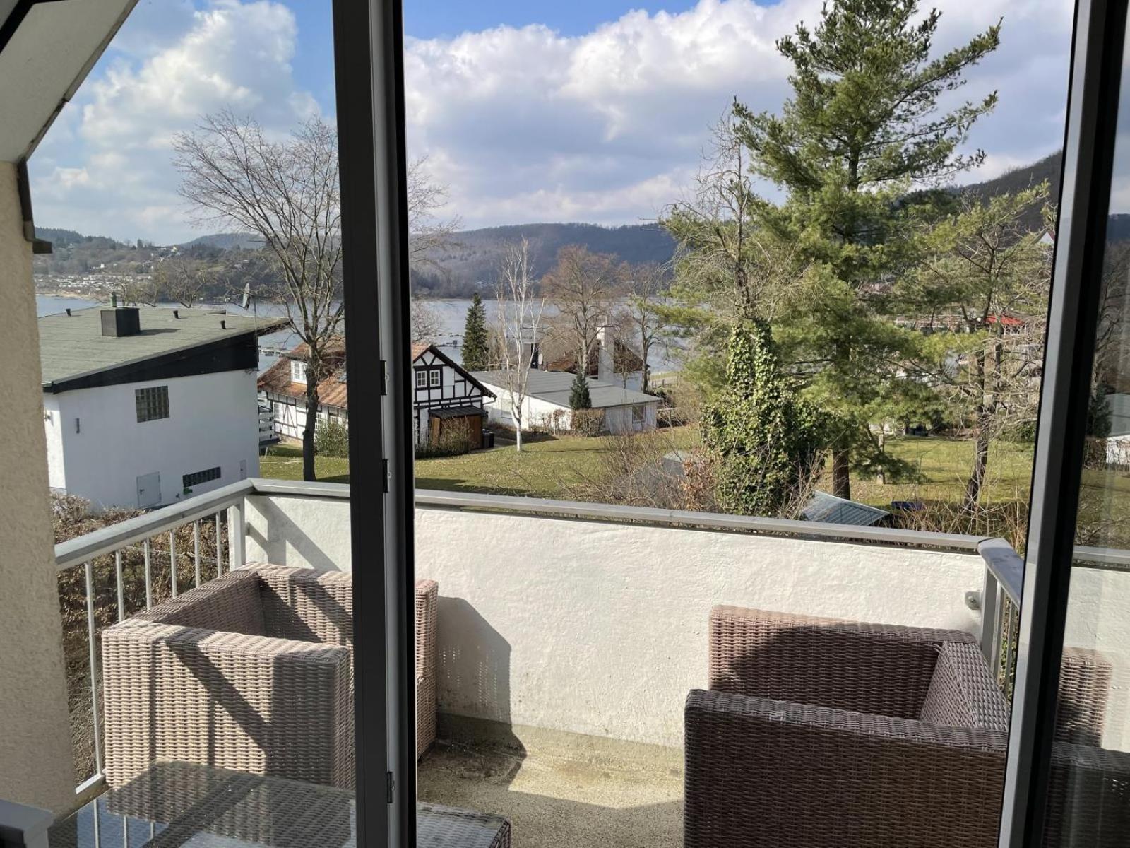 Gemutliche 93M2Fewo Mit 2 Schlafzimmern Und Seitlichem Seeblick Vom Balkon Scheid  Extérieur photo