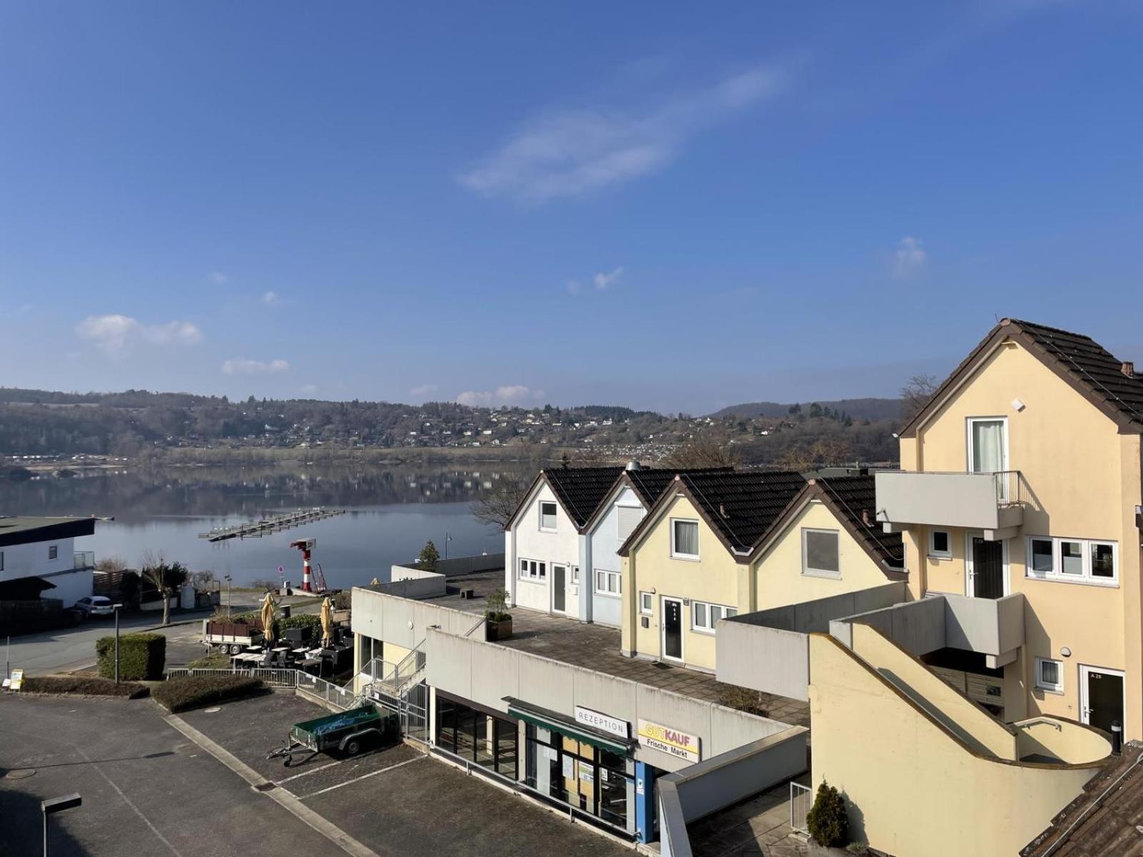 Gemutliche 93M2Fewo Mit 2 Schlafzimmern Und Seitlichem Seeblick Vom Balkon Scheid  Extérieur photo