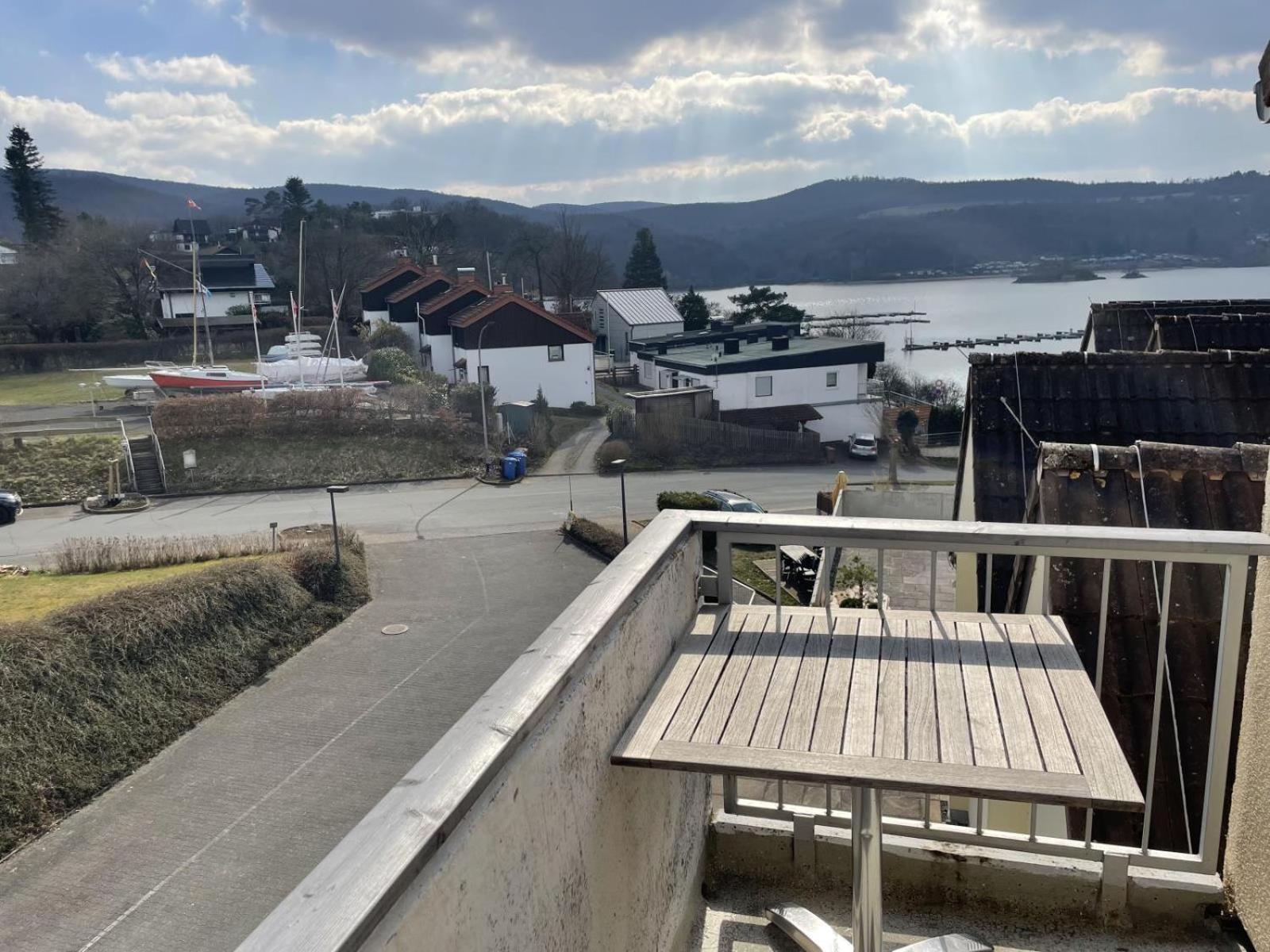 Gemutliche 93M2Fewo Mit 2 Schlafzimmern Und Seitlichem Seeblick Vom Balkon Scheid  Extérieur photo